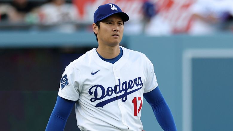 Shohei Ohtani #17 of the Los Angeles Dodgers warms up prior to the game against the San Diego Padres at Dodger Stadium on June 16, 2025 in Los Angeles, California.