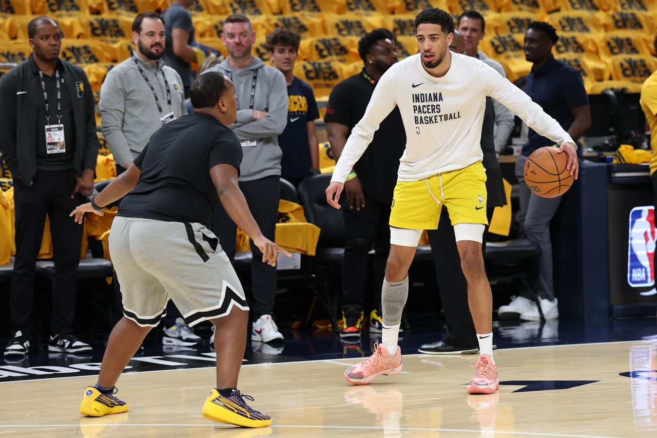 Tyrese Haliburton warms up before Game 6.