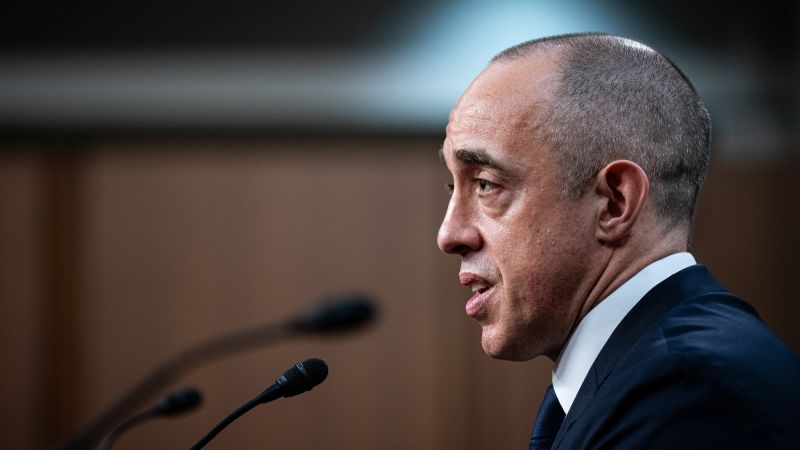 Сенатския комитет на съдебната комисия републиканци напредват номинацията на бившия адвокат на Тръмп Емил Боув, докато демократите излизат 