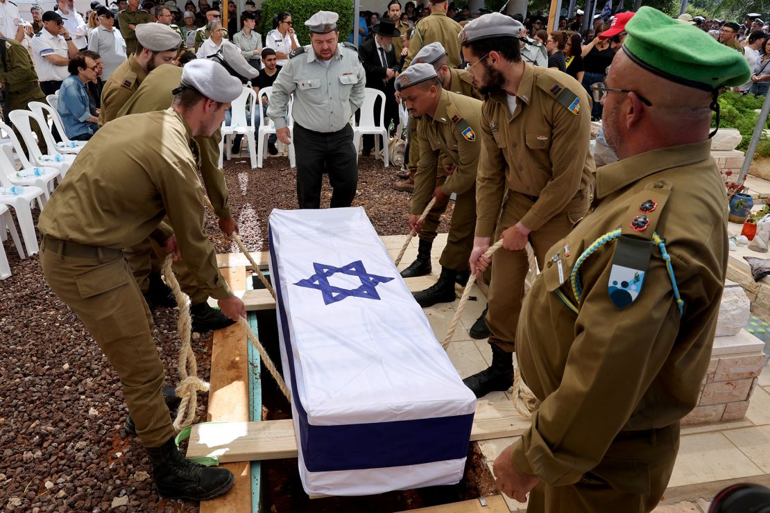 Israeli troops lower the coffin of Matan Yashinovaki, 21, a soldier killed in the Gaza Strip, during his funeral in Kfar Yona on Thursday.