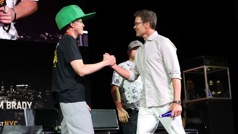 ‘A deal I couldn’t pass up’: Teacher sells LeBron rookie card to Tom Brady for 0K after finishing third at Fanatics Games