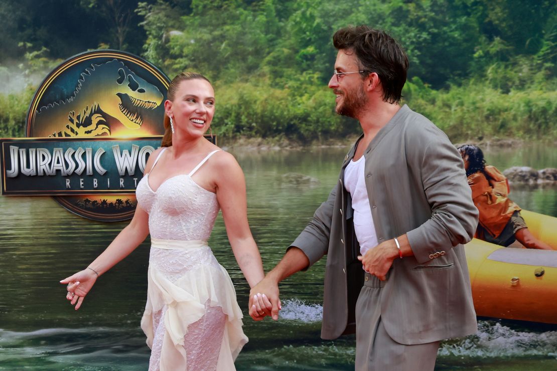 (From left) Scarlett Johansson and Jonathan Bailey at the 'Jurassic World: Rebirth' premiere in New York City in June.