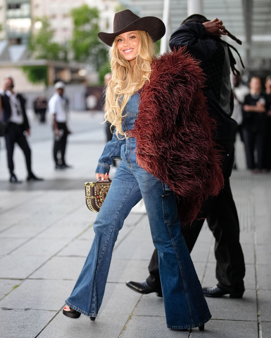 Beyoncé a fait une pause dans sa tournée Cowboy Carter et s'est assise à Louis Vuitton.