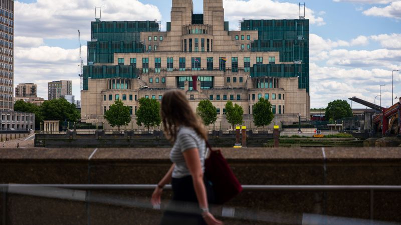 Silent Courier: UK Intelligence Service MI6 стартира Dark Web Portal, за да наеме чужди шпиони 