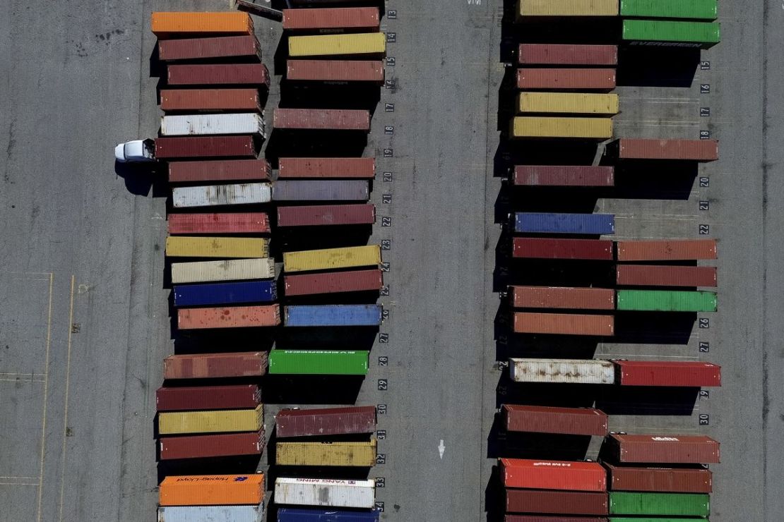 Contenedores de carga en la Terminal del Pacífico del Puerto de Los Ángeles, California, el 8 de julio.