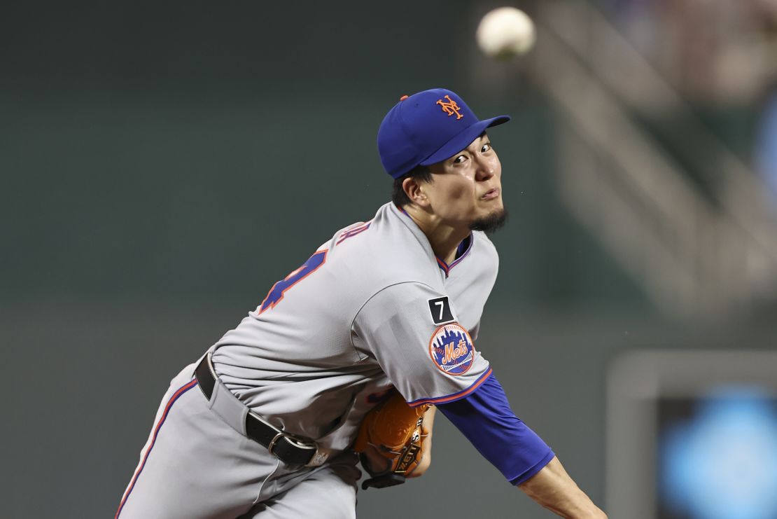 KANSAS CITY, MO - JULY 11: New York Mets Kodai Senga (34) throws a pitch between innings of an MLB game between the New York Mets and Kansas City Royals on July 11, 2025 at Kauffman Stadium in Kansas City, MO. (Photo by Scott Winters/Icon Sportswire via Getty Images)
