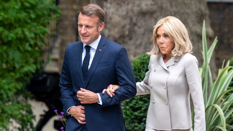 LONDON, ENGLAND - JULY 09: French President Emmanuel Macron and his wife Brigitte Macron arrive in Downing Street on July 09, 2025 in London, England. President Emmanuel Macron and Mrs Brigitte Macron visit the UK in the first visit State Visit made by France in 17 years. They are staying at Windsor Castle, hosted by King Charles III and Queen Camilla. Today, the Macrons will have lunch with the UK Prime Minister at Downing Street, and a banquet will be held in their honour at The Guildhall. (Photo by Ben Montgomery/Getty Images)