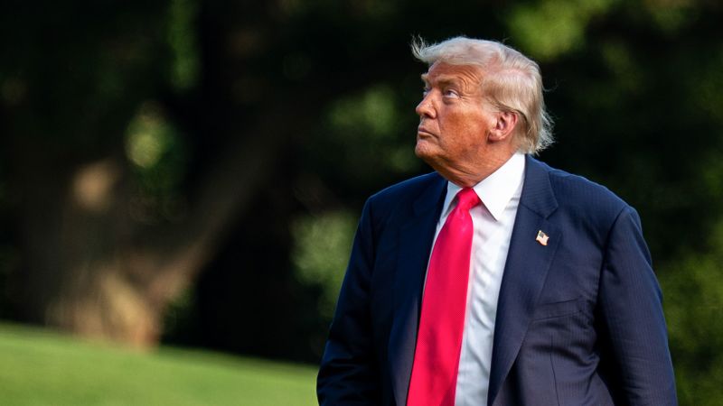 Дивият и въртящ се ден на Доналд Тръмп показа защо