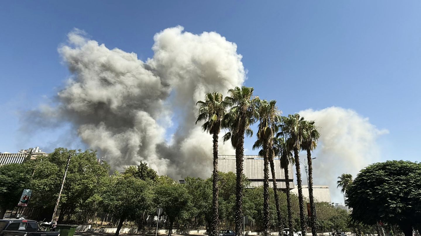 TOPSHOT - Smoke billows following Israeli strikes near the Syrian army and defence ministry headquarters in Damascus on July 16, 2025. (Photo by Rami al SAYED / AFP) (Photo by RAMI AL SAYED/AFP via Getty Images)          