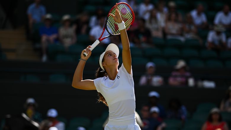 LONDON, ENGLAND - JULY 11: Julieta Pareja of the United States of America in action against Mia Pohankova of Slovakia during the Girl's Singles Final on day twelve of The Championships Wimbledon 2025 at All England Lawn Tennis and Croquet Club on July 11, 2025 in London, England. (Photo by Daniel Kopatsch/Getty Images)