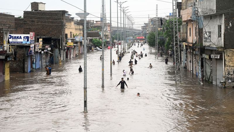 Children make up half of more than 170 killed in Pakistan floods Children make up half of more than 170 killed in Pakistan floods