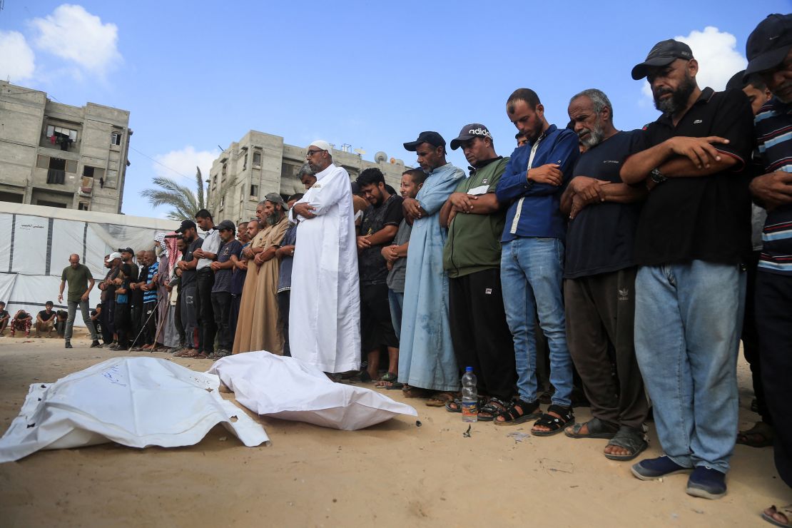 Greater than 30 killed after Israeli forces open hearth on folks in quest of meals in Gaza, well being ministry says | The Gentleman Report