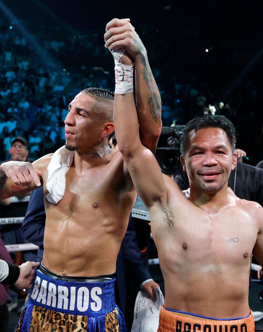 Mario Barrios y Manny Pacquiao reaccionan después de su pelea.