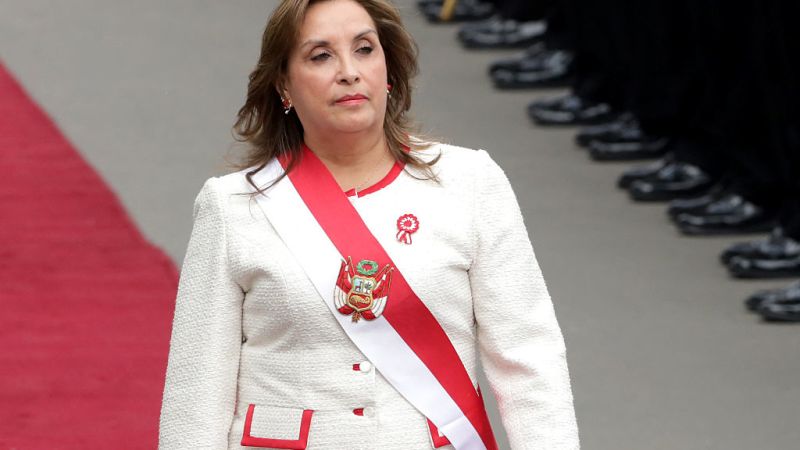 Destituyen a la presidenta de Perú, Dina – El reportero andino