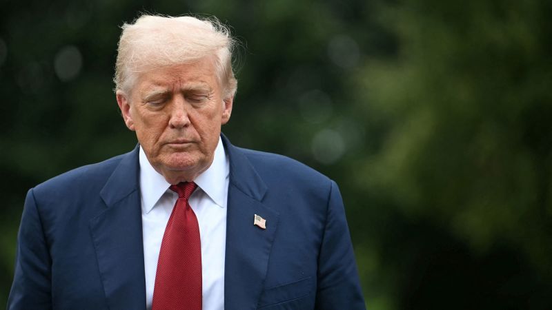 вижте всички теми Връзка копирана Следвайте От една страна икономистите