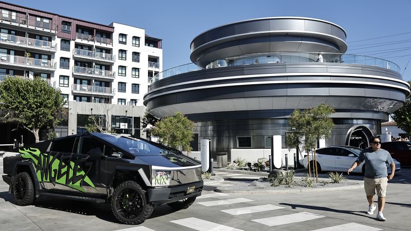 Tesla Diner се превърна в център за феновете на Elon Musk 
