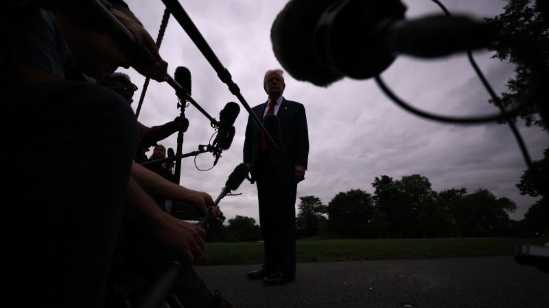 Вижте всички теми Връзка копирана Следвайте Горчивото падане се очертава