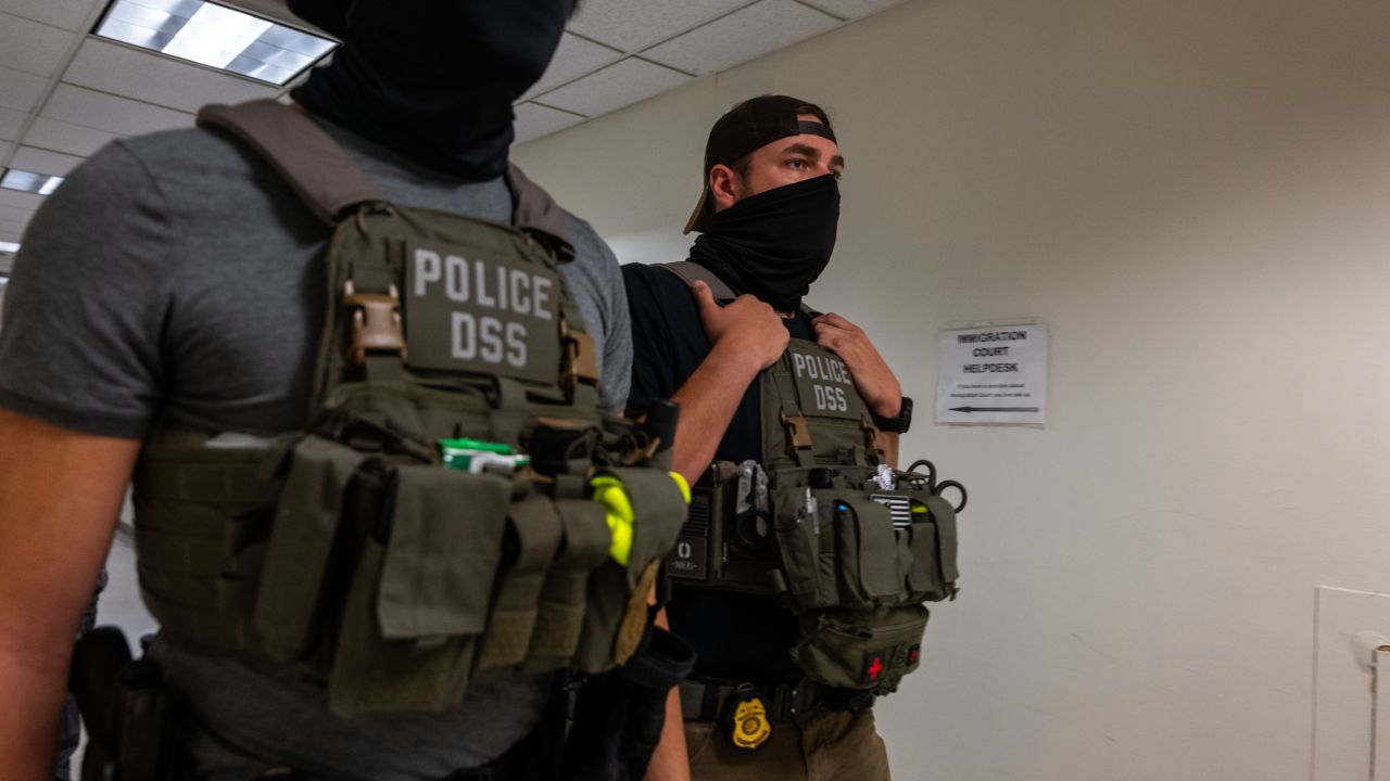 NEW YORK, NEW YORK - AUGUST 05: Federal agents patrol the halls of immigration court at the Jacob K. Javitz Federal Building on August 05, 2025 in New York City. The Department of Homeland Security (DHS) is offering new Immigration and Customs Enforcement (ICE) recruits signing bonuses of up to $50,000 and student loan forgiveness as the agency is seeking to meet U.S. President Donald Trump’s goal of hiring 10,000 new ICE agents and deporting a million people a year. (Photo by Spencer Platt/Getty Images)
