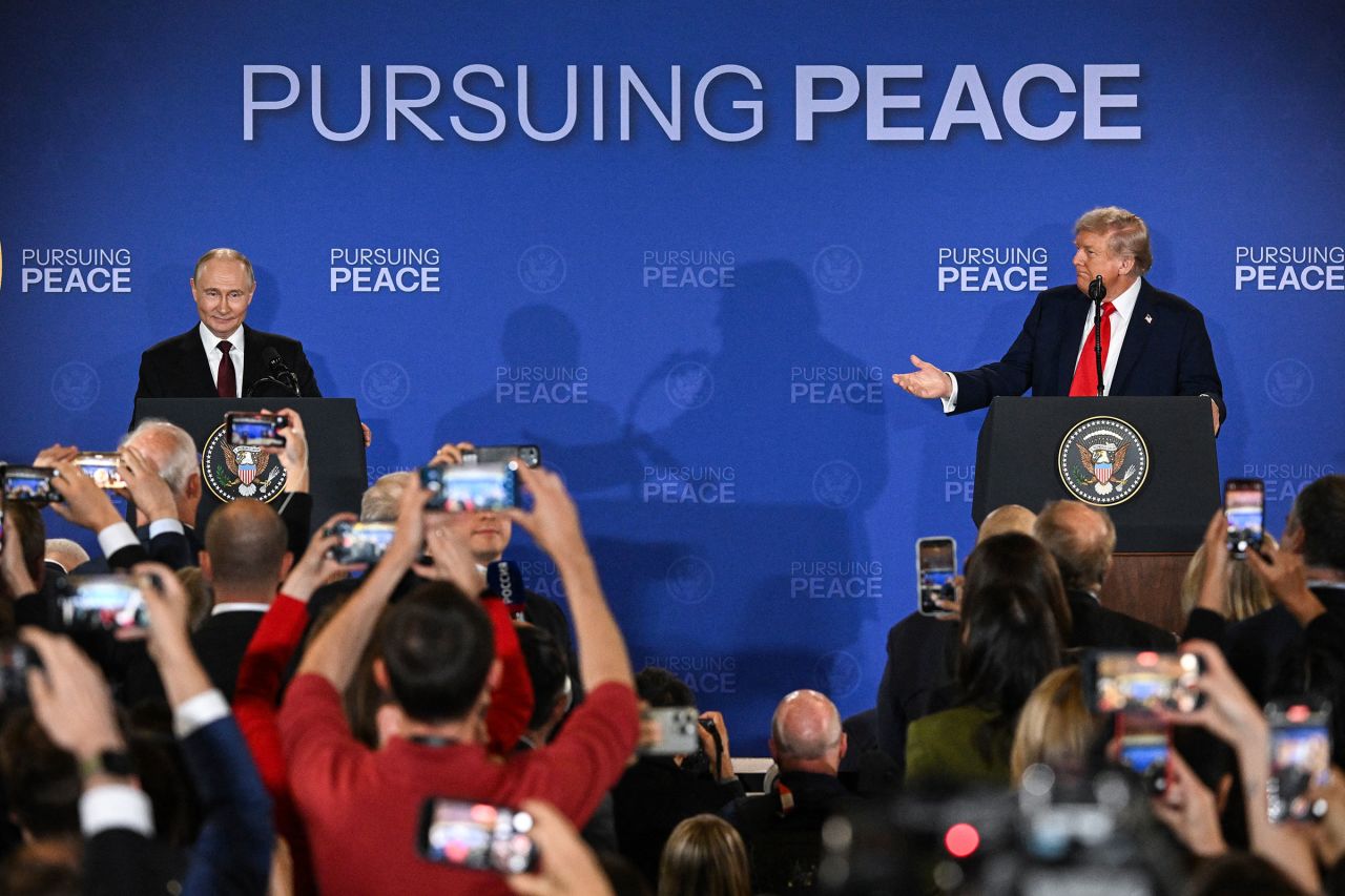 Le président américain Donald Trump et le président russe Vladimir Poutine tiendront une conférence de presse conjointe.