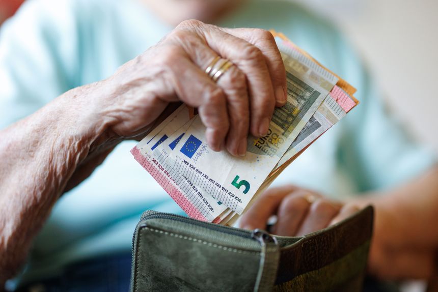 Cash is “a critical component of national crisis preparedness,” according to new research.