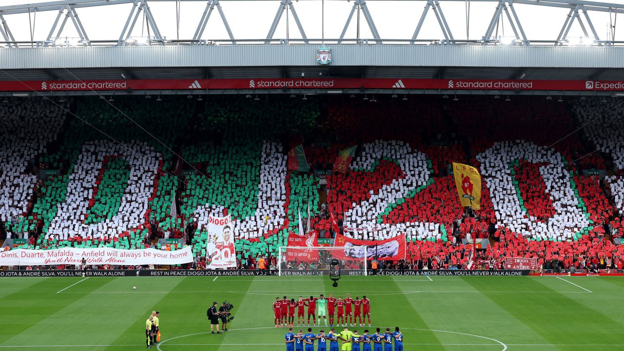 Players, match officials and fans honored Diogo Jota ahead of the Premier League season opener.