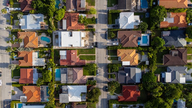 Mortgage rates drop on Fed rate cut hopes