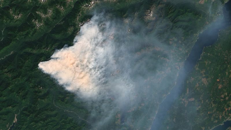 Border Patrol arrests 2 firefighters for being in the country illegally as they battled Washington’s biggest wildfire | CNN