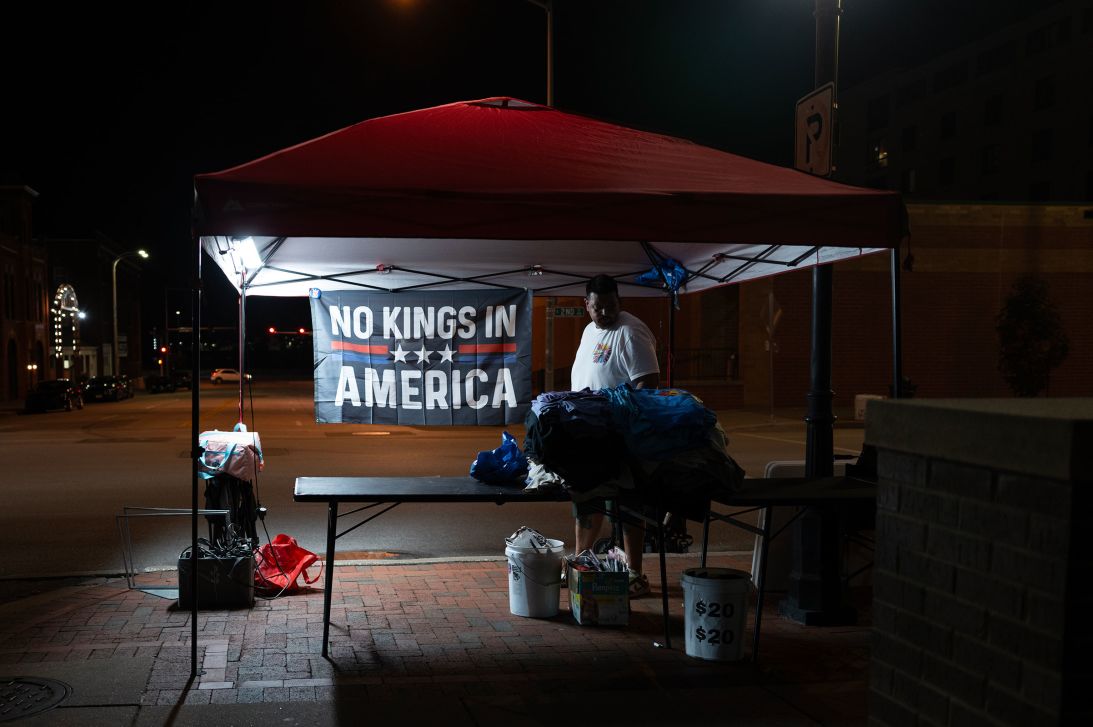 A vendor selling merchandise outside of Sen. Bernie Sanders' Fighting Oligarchy event in Davenport, Iowa breaks down his display on August 22.