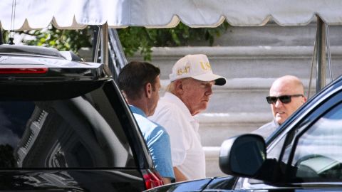 U.S. President Donald Trump returns to the White House on September 1, 2025 in Washington, DC. Trump spent the day at Trump National Golf Club in Sterling, Virginia.