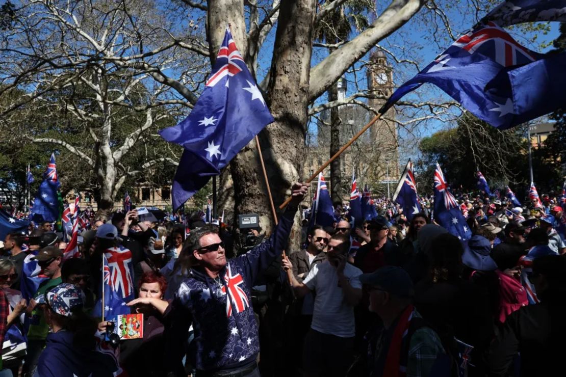 Gente reunida en Belmore Park, en Sydney, el domingo 31 de agosto de 2025.