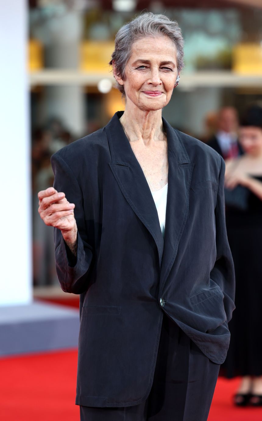 Charlotte Rampling lució un traje de seda de Saint Laurent. Elisabetta A. Villa/Getty Images