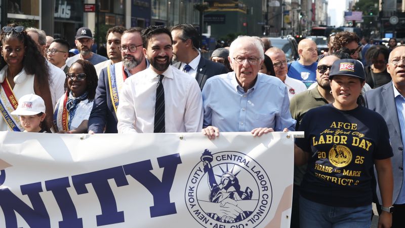 Вижте всички теми Връзка копирана Следвайте Бившият губернатор на Ню