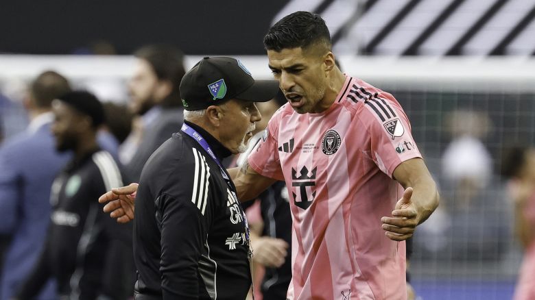 SEATTLE, WASHINGTON - AUGUST 31: Head of security Gene Ramirez of the Seattle Sounders and Luis Suárez #9 of Inter Miami CF interact after the Leagues Cup Final match between Seattle Sounders and Inter Miami CF at Lumen Field on August 31, 2025 in Seattle, Washington. The Seattle Sounders won 3-0.  (Photo by Alika Jenner/Getty Images)