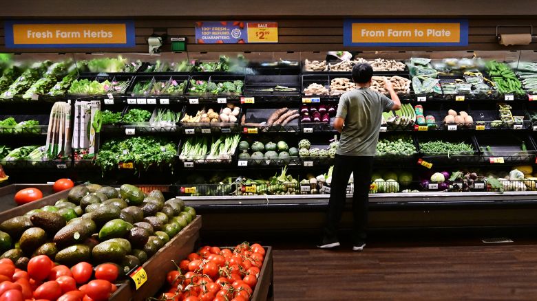 A man shops for produce at a supermarket in Monterey Park, California on September 9, 2025. With growth in jobs stalling and prices rising, the US economy is showing warning signs for both jobs and inflation ahead of the release of the next Consumer Price Index (CPI) on September 11.