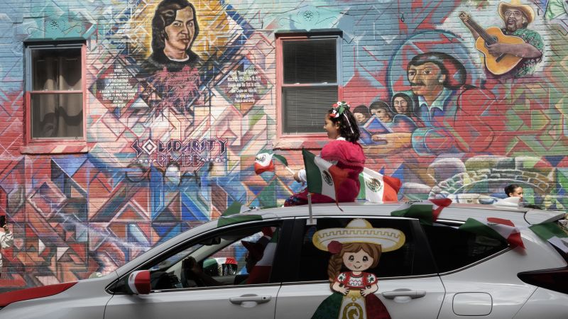 In Chicago, residents celebrate Mexican Independence Day amid threats of heightened immigration enforcement