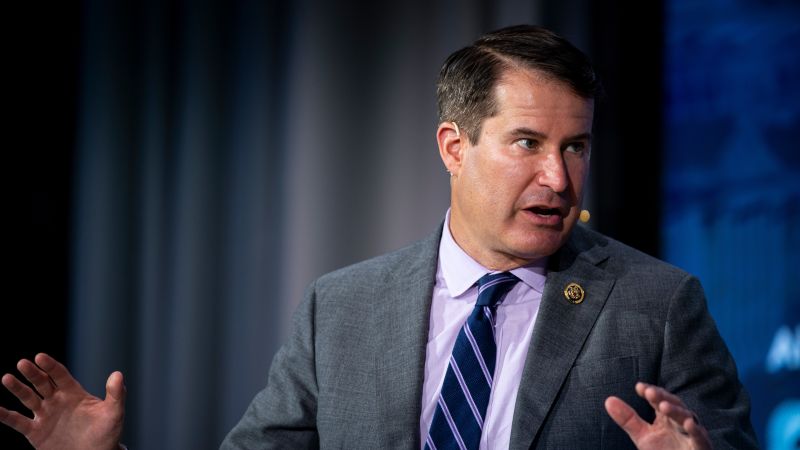 Rep. Seth Moulton Challenges Sen. Ed Markey in Massachusetts Democratic Primary