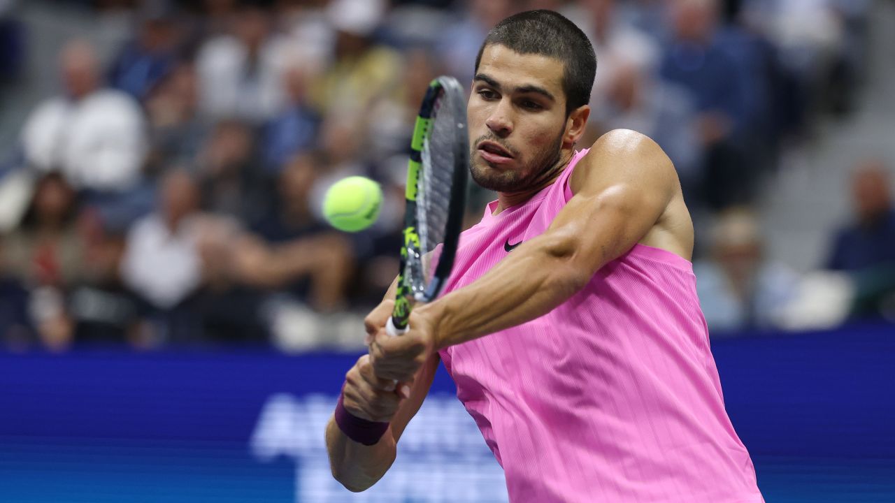 NEW YORK, NEW YORK - SEPTEMBER 07: Carlos Alcaraz of Spain returns against Jannik Sinner of Italy during their Men's Singles Final match on Day Fifteen of the 2025 US Open at USTA Billie Jean King National Tennis Center on September 07, 2025 in New York City. (Photo by Matthew Stockman/Getty Images)