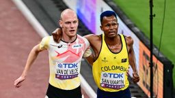 Tim Van De Velde helps Carlos San Martín to cross the finish line.