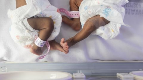 TOPSHOT - Pre-term siblings share an incubator at an incubator-station for babies born ahead of schedule at the Pumwani Maternity Hospital, Nairobi on September 4, 2025. Nairobi's Pumwani Maternity Hospital is the only facility in Kenya offering the life-giving service of donated breastmilk and one of very few across Africa.
Some 134,000 babies are born prematurely every year in Kenya, according to its health ministry, and resulting complications are the leading cause of neonatal deaths. (Photo by Tony KARUMBA / AFP) (Photo by TONY KARUMBA/AFP via Getty Images)          