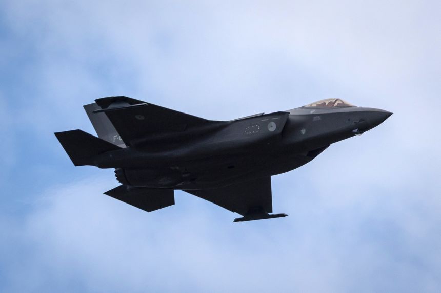 On September 17, 2025, a US Army F-35 strike fighter jet flies during military exercises from Poland and NATO allies in Orgysis, northwestern Poland.