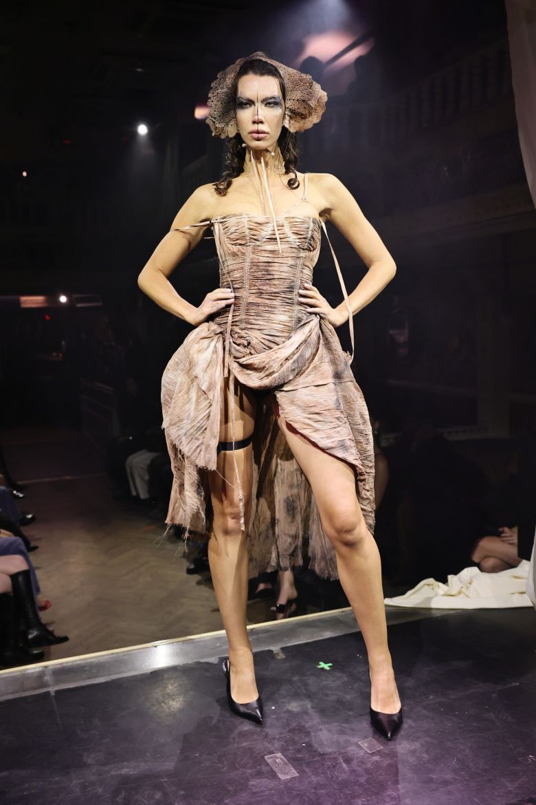Velez's theme of Great Depression-era dandyism featured corseting, bonnets, garters and tiered skirts in muted, dusty hues, as well as pieces by the lingerie brand Zhilyova.