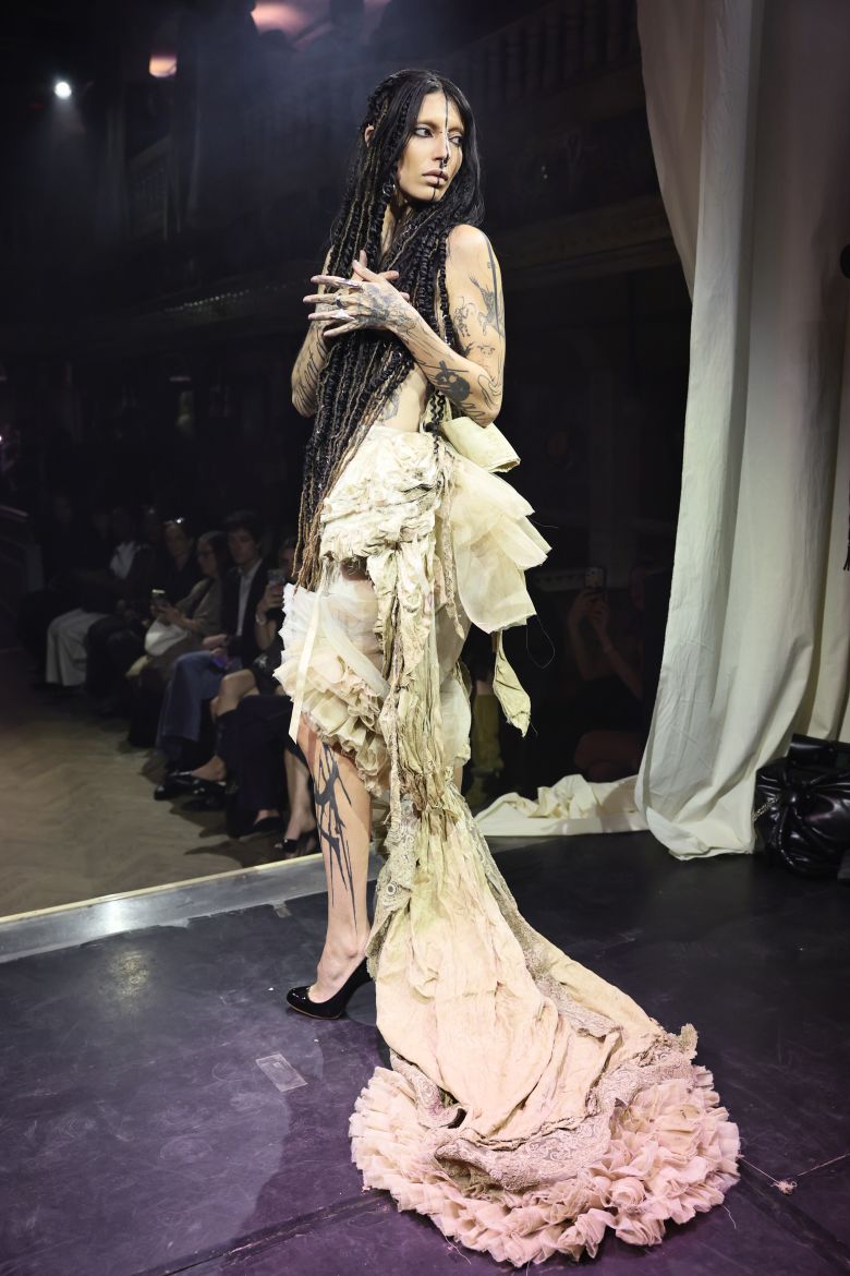 Elena Velez hosted an intimate show at a cabaret venue, where models sauntered down the theater stage, across the bar and up the mezzanine.
