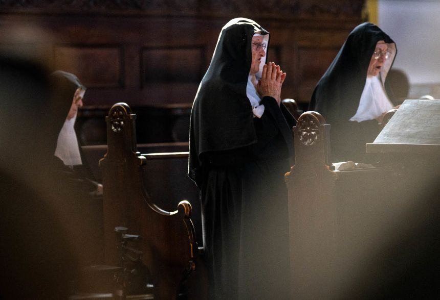 Elderly Austrian nuns who broke back into their convent will be allowed to stay. But there are conditions