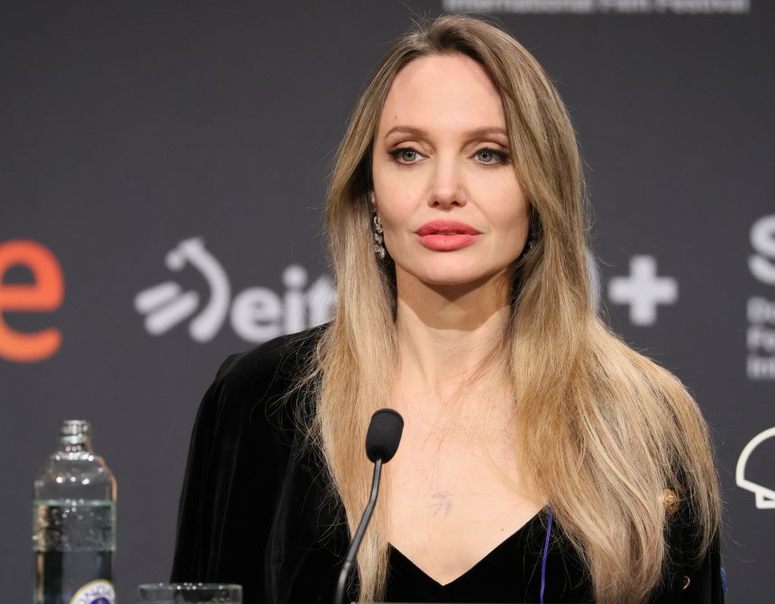 Angelina Jolie says she loves America but doesn't recognize it right now |  CNN