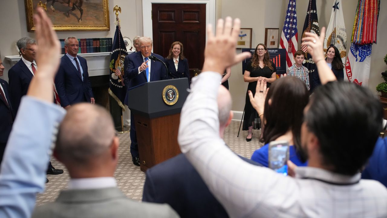 WASHINGTON, DC - SEPTEMBER 22: U.S. President Donald Trump (C) answers questions after making an announcement on “significant medical and scientific findings for America’s children” in the Roosevelt Room of the White House on September 22, 2025 in Washington, DC. Federal health officials suggested a link between the use of acetaminophen during pregnancy as a risk for autism, although many health agencies have noted inconclusive results in the research. (Photo by Andrew Harnik/Getty Images)