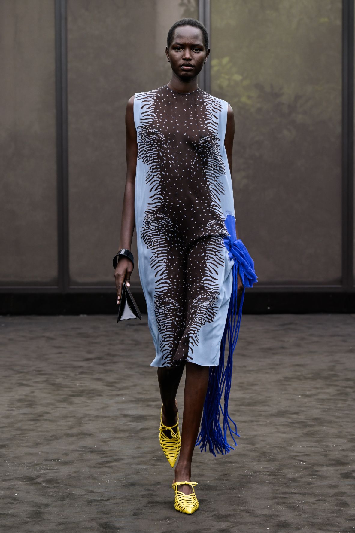 Ferragamo designer Maximilian Davis knows good clothes. This season he returned to the site of his 2022 debut and presented a slinky collection of print dresses, boxy suits and 1920s-inspired drop-waist silhouettes.