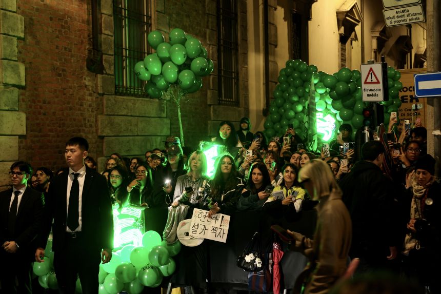 What was originally intended to be a small, low-key presentation turned out to be a full-scale show. Fans filled the streets hoping to catch a glimpse of the stars.