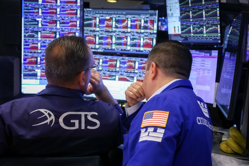 U.S. Government Shutdown Triggers Stock Market Decline and Economic Disruptions
