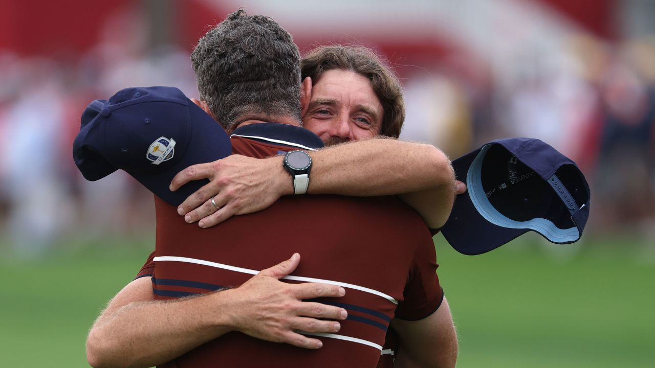 FARMINGDALE, NEW YORK - SEPTEMBER 27: Tommy Fleetwood and Justin Rose of Team Europe celebrate on the 16th hole green after defeating Scottie Scheffler and Bryson DeChambeau of Team United States, 3&2, during the Saturday afternoon four-balls matches of the 2025 Ryder Cup at Black Course at Bethpage State Park Golf Course on September 27, 2025 in Farmingdale, New York. (Photo by Jamie Squire/Getty Images)