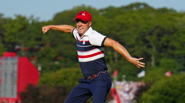FARMINGDALE, NEW YORK - SEPTEMBER 28: Justin Thomas of Team United States reacts to making his putt for birdie to defeat Tommy Fleetwood of Team Europe 1UP on the 18th hole during the Sunday singles matches of the 2025 Ryder Cup at Black Course at Bethpage State Park Golf Course on September 28, 2025 in Farmingdale, New York. (Photo by Mike Stobe/Getty Images)
